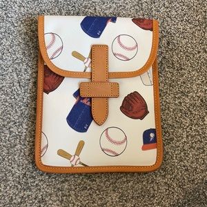 Dooney & Bourke Mets Clutch